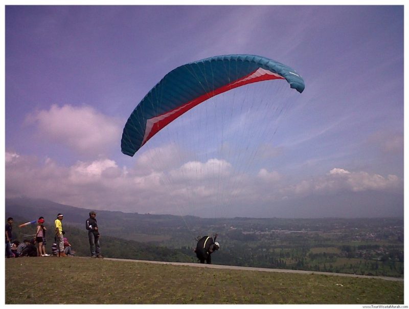 Paket Wisata Paralayang Puncak